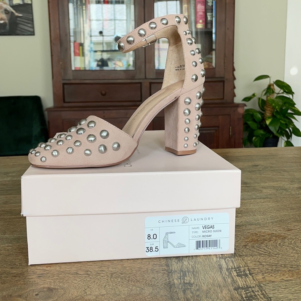 NWT Studded Chinese Laundry Pump